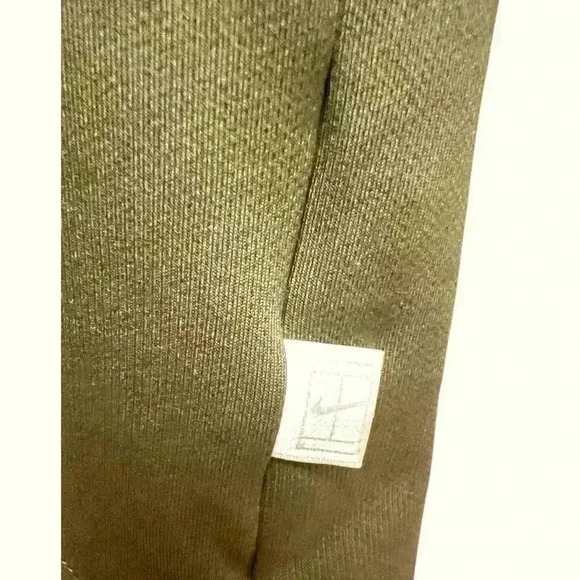 Nike Fit-Dry. Men’s Large.  Pre-Owned in Excellent - Picture 4 of 5